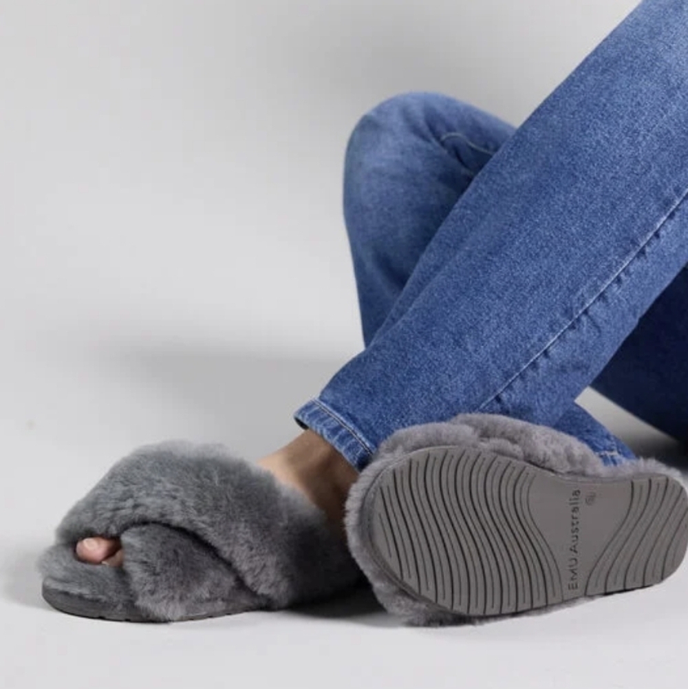EMU Australia Sheepskin Slippers - Size 6
